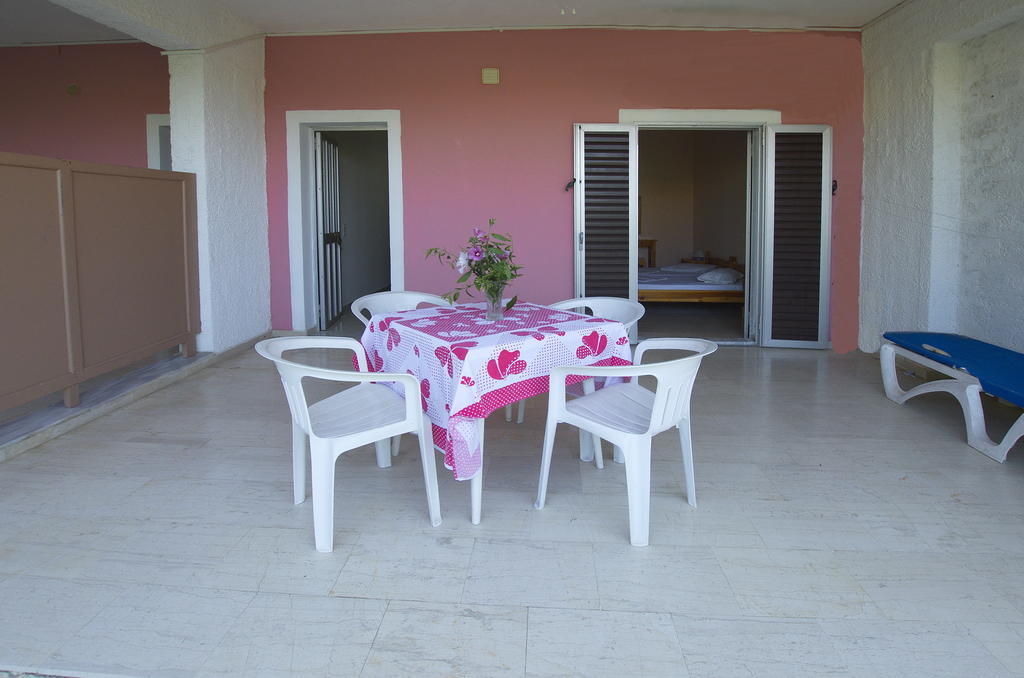 Villa Rebecca Agios Gordios  Eksteriør billede